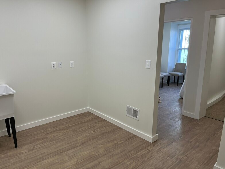 More Photos Of 5 Barney Cir SE, Washington Medical For Lease