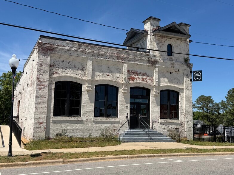 More Photos Of 106 S Ray, Carthage Restaurant For Sale