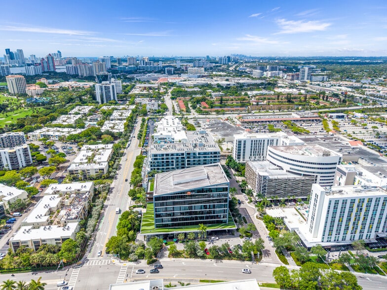 More Photos Of 2920-2950 NE 207th St, Aventura Unknown For Lease
