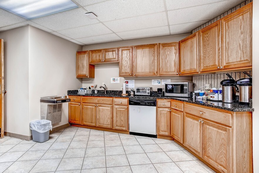 More Photos Of 363 S Harlan St, Lakewood Office For Lease
