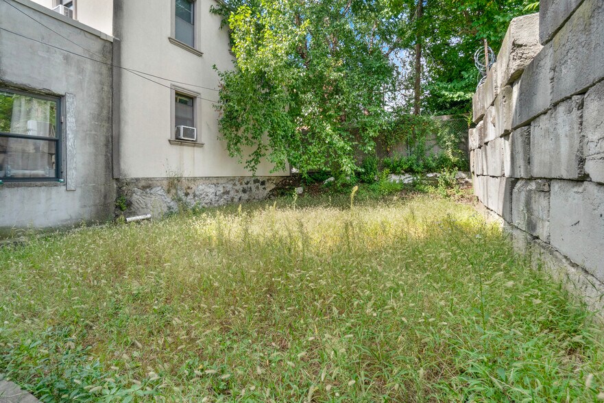 More Photos Of 213 Johnson Ave, Brooklyn Apartments For Sale