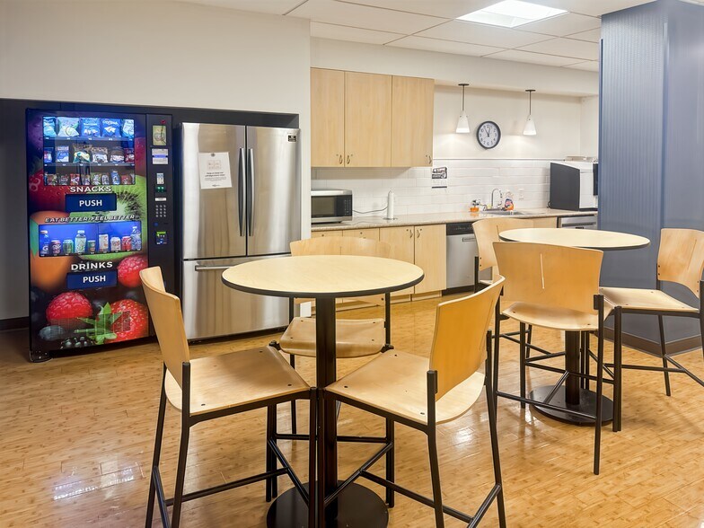 More Photos Of 100 Chesterfield Business Pky, Chesterfield Coworking Space