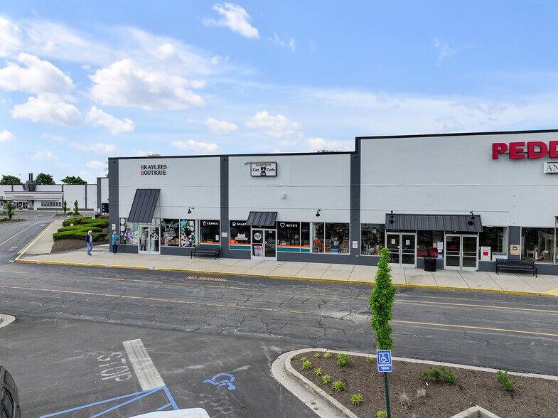 More Photos Of 401 Outlet Center Dr, Georgetown General Retail For Lease