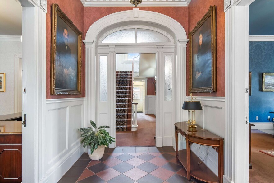 More Photos Of 264 King St E, Kingston Office For Sale