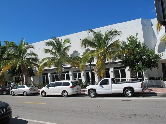 More Photos Of 124-136 Collins Ave, Miami Beach Bar For Lease