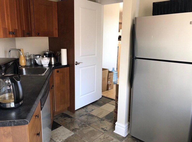 More Photos Of 484 John St, Burlington Storefront Retail Office For Sale
