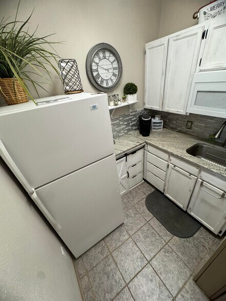 More Photos Of 1909 Indian Wells Rd, Alamogordo Loft Creative Space For Sale