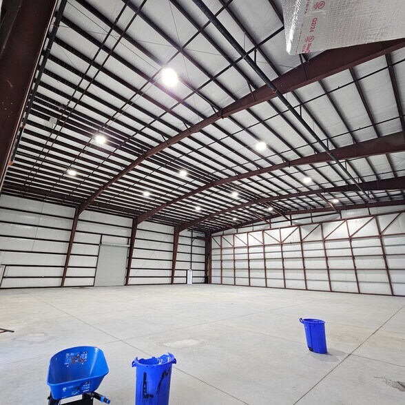 More Photos Of 925 Biscayne Blvd, Deland Airplane Hangar For Sale