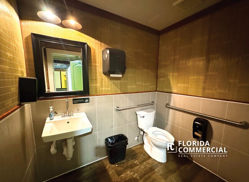 More Photos Of 796 NE Dixie Hwy, Jensen Beach Restaurant For Sale