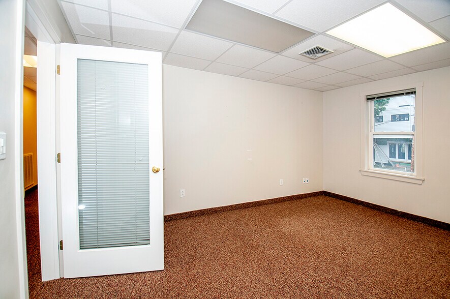 More Photos Of 4 Davis Ct, Brookline Loft Creative Space For Sale