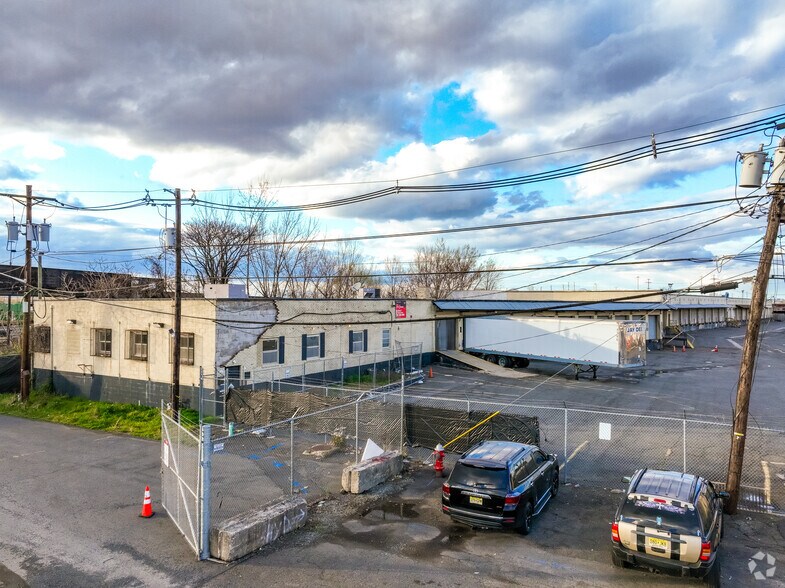More Photos Of 330 Manhattan Ave, Jersey City Truck Terminal For Sale