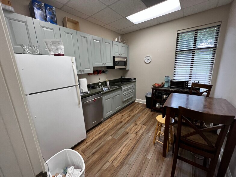 More Photos Of 1258 Mann Dr, Matthews Medical For Sale