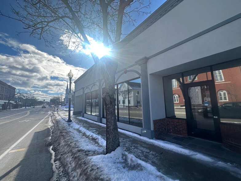 More Photos Of 21 Main St, Rochester Storefront Retail Residential For Lease