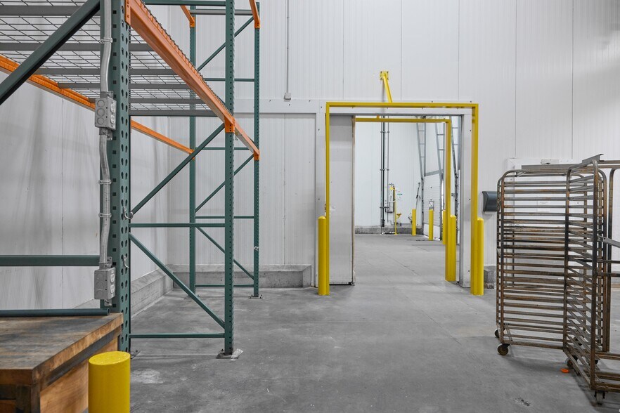 More Photos Of 3000-3090 E Washington Blvd, Los Angeles Refrigeration Cold Storage For Lease