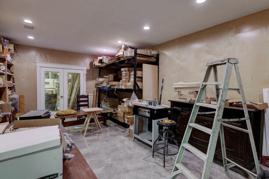 More Photos Of 13845 Boudreaux Rd, Tomball Manufacturing For Sale