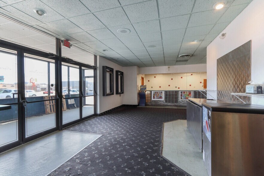 More Photos Of 1601 6th Ave, Stevens Point Freestanding For Lease