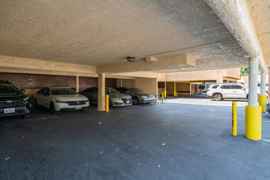 More Photos Of 918 Romneya Dr, Anaheim Apartments For Sale