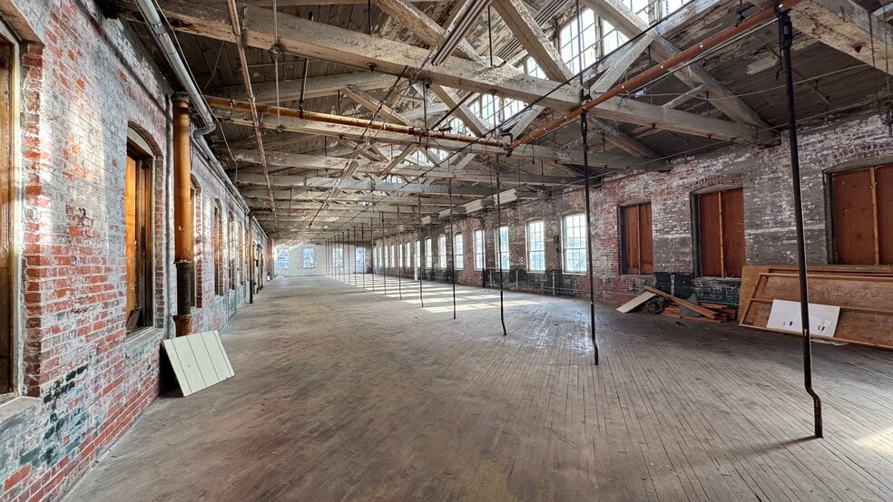 More Photos Of 240 S Main St, Nazareth Flex For Lease