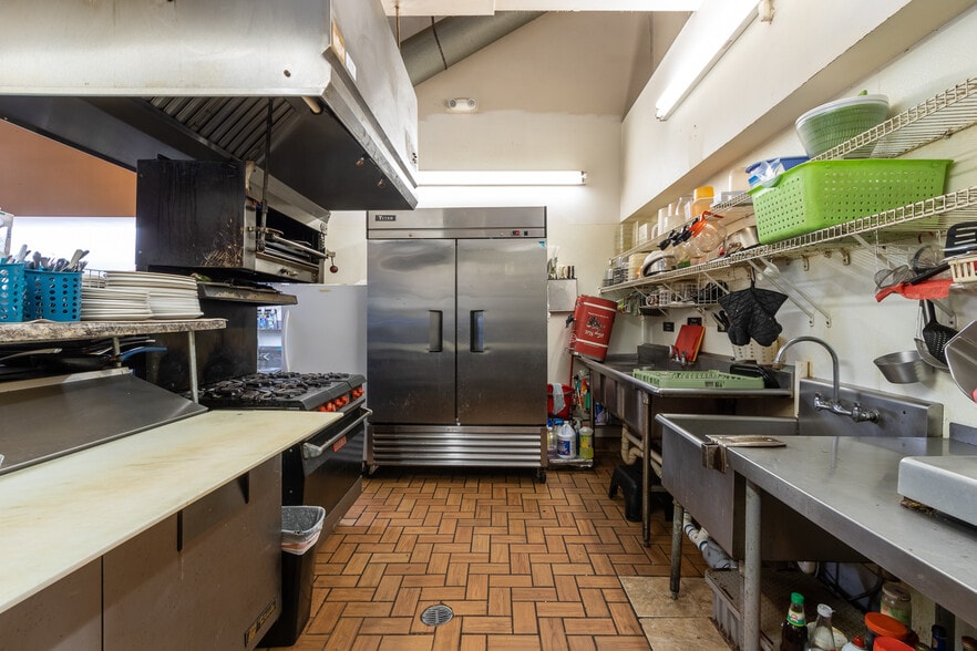 More Photos Of 2441 NW 43rd St, Gainesville Storefront For Sale