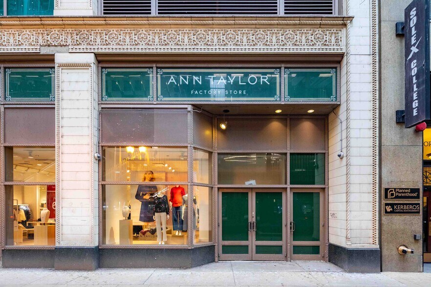 More Photos Of 1 N State St, Chicago Office Residential For Sale