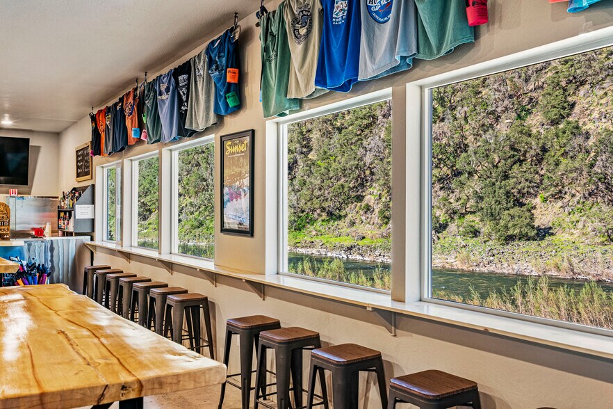 More Photos Of 11744 Galice Rd, Merlin Hotel For Sale