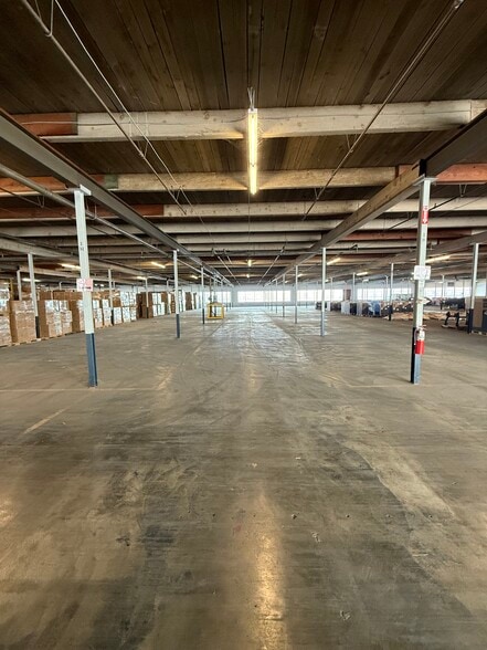 More Photos Of 220 E 14th Ave, North Kansas City Distribution For Lease