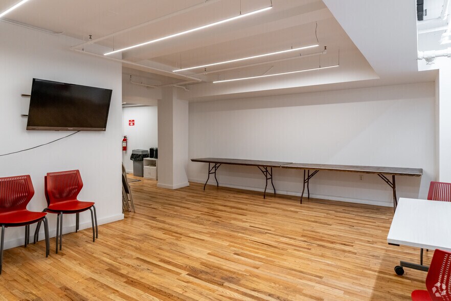 More Photos Of 135 Eastern Pkwy, Brooklyn Apartments For Lease