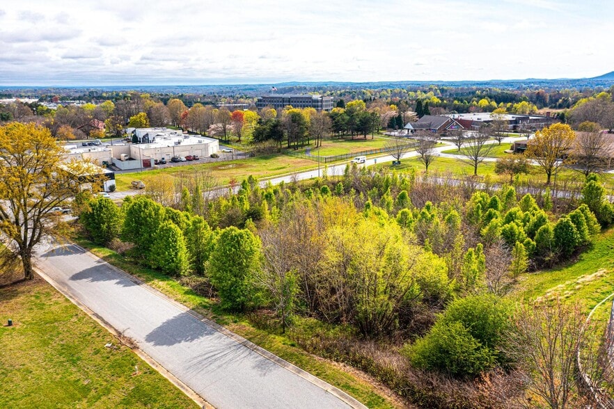 More Photos Of 1043 11th Blvd SE ave, Hickory Land For Sale