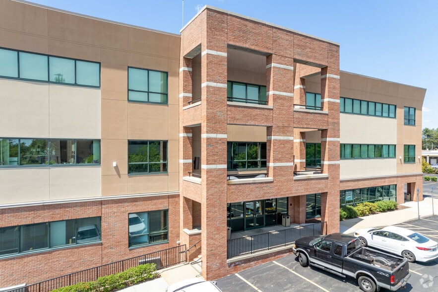 More Photos Of 1526 Atwood Ave, Johnston Medical For Lease