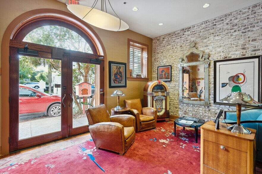 More Photos Of 46 A State St, Charleston Office Residential For Lease