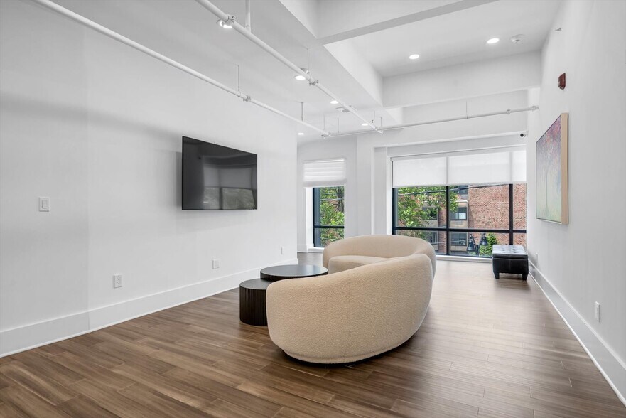 More Photos Of 705 Middle Neck Rd, Great Neck Coworking Space