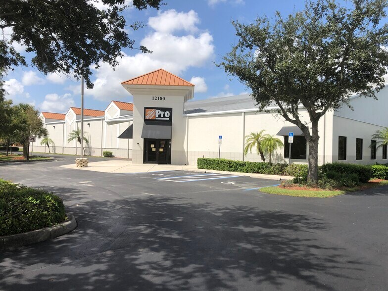 More Photos Of 12180 Metro Pky, Fort Myers Distribution For Lease
