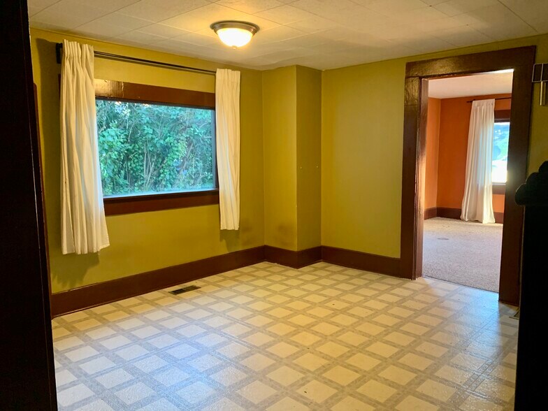 More Photos Of 1008 June St, Hood River Flex For Sale