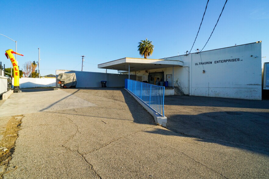 More Photos Of 13501 S Main St, Los Angeles Warehouse For Lease