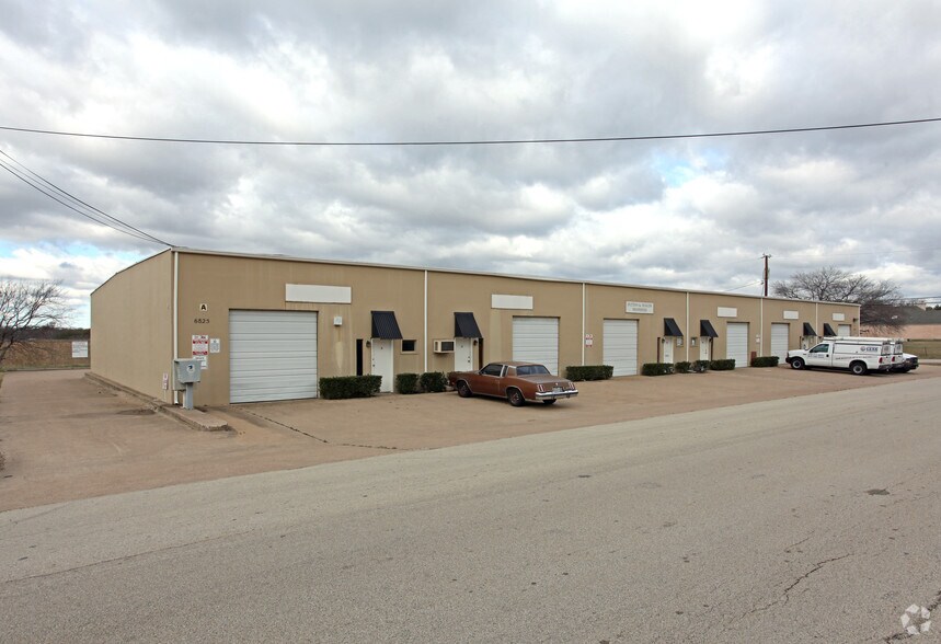 More Photos Of 6825 Levelland Rd, Dallas Light Manufacturing For Lease