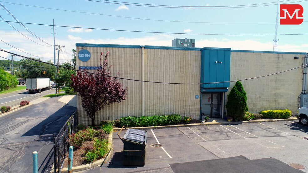 More Photos Of 160-184 Express Dr S, Brentwood Warehouse For Lease