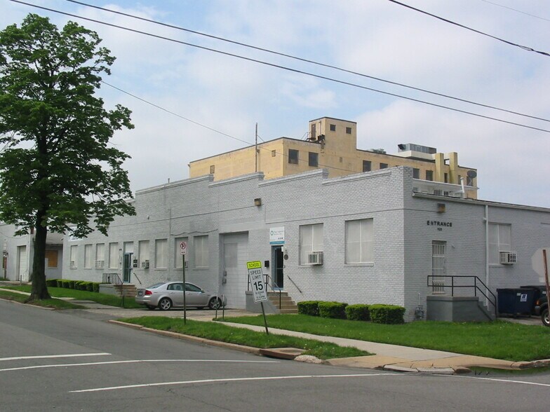 More Photos Of 2828 10th St NE, Washington Warehouse For Lease