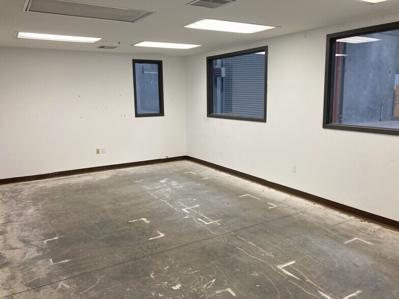 More Photos Of 1000 Quesada Ave, San Francisco Warehouse For Lease