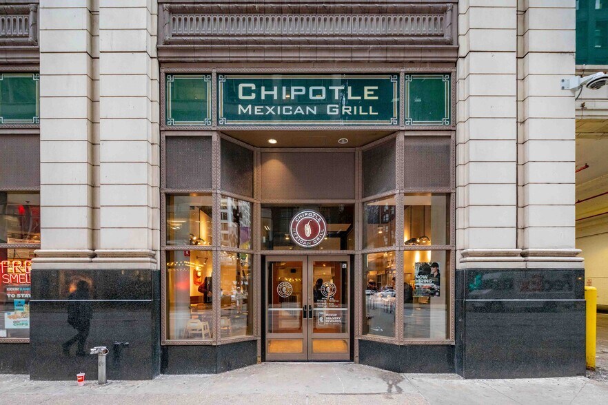 More Photos Of 1 N State St, Chicago Office Residential For Sale