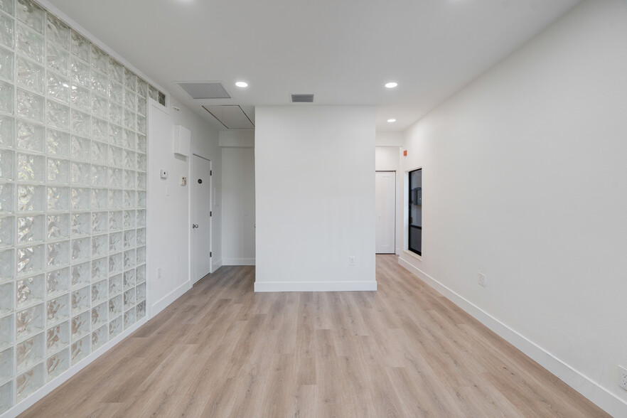 More Photos Of 2831 Ringling Blvd, Sarasota Unknown For Lease