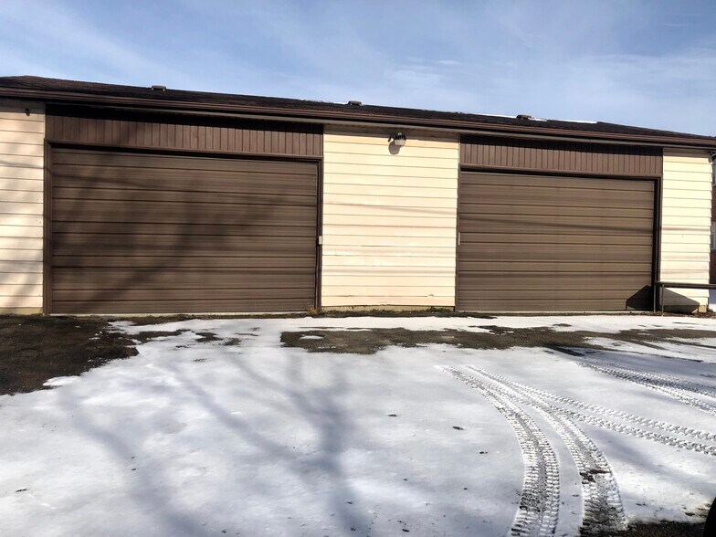 More Photos Of 225 Lake Ave, Lake Villa Warehouse For Lease