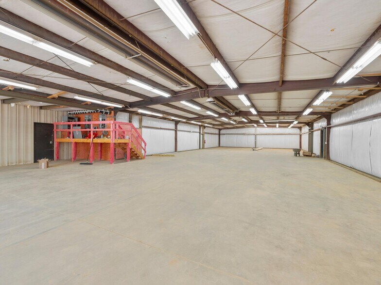 More Photos Of 93 Thompson St, Asheville Manufacturing For Lease