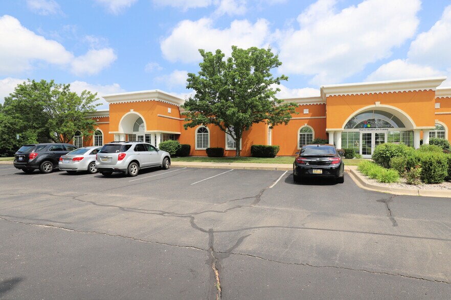 More Photos Of 1055 Charter Dr, Flint Medical For Sale