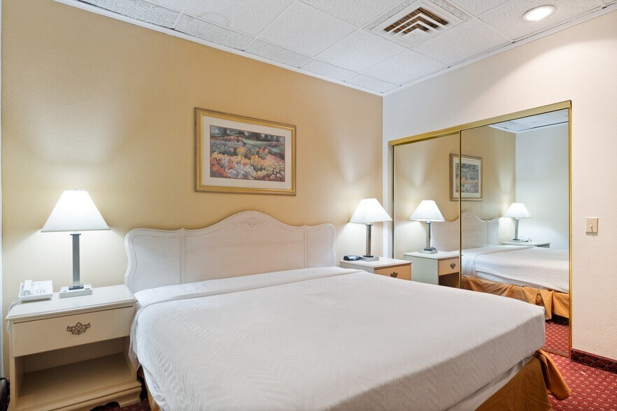 More Photos Of 1530 Cleveland Rd, Sandusky Hotel For Sale