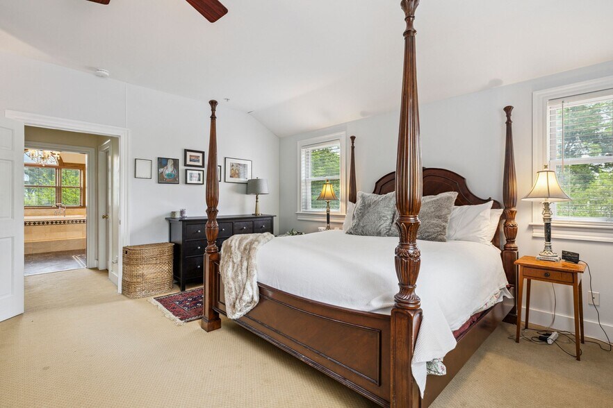 More Photos Of 41 Pleasant St, Woodstock Hospitality For Sale
