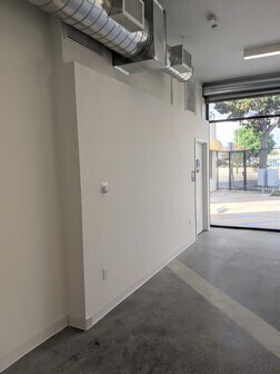 More Photos Of 18444 Ventura Blvd, Tarzana Service For Lease