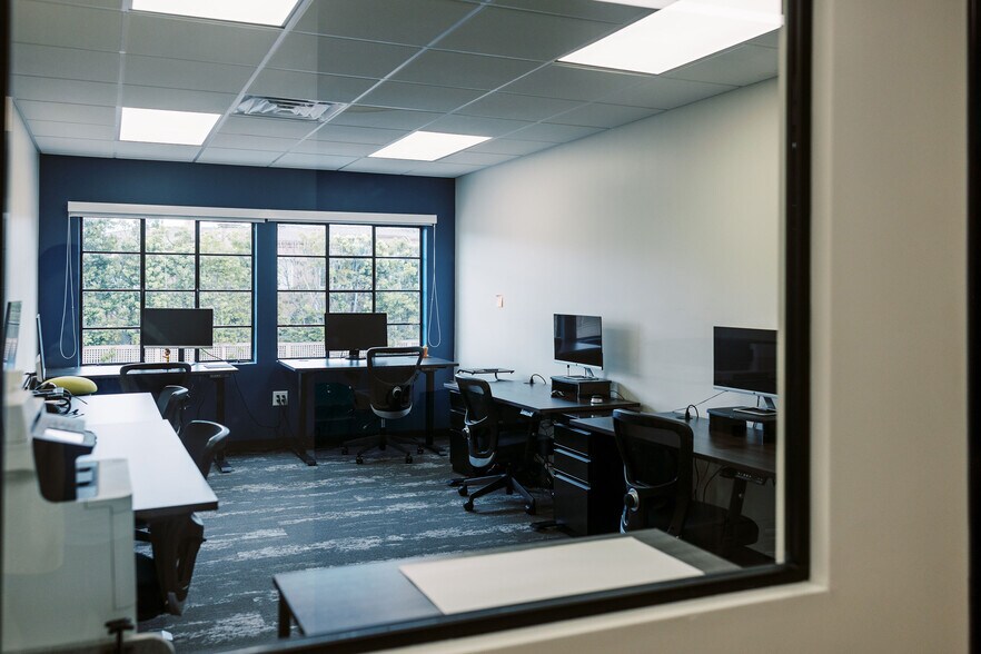 More Photos Of 4438 Ingraham St, San Diego Coworking Space