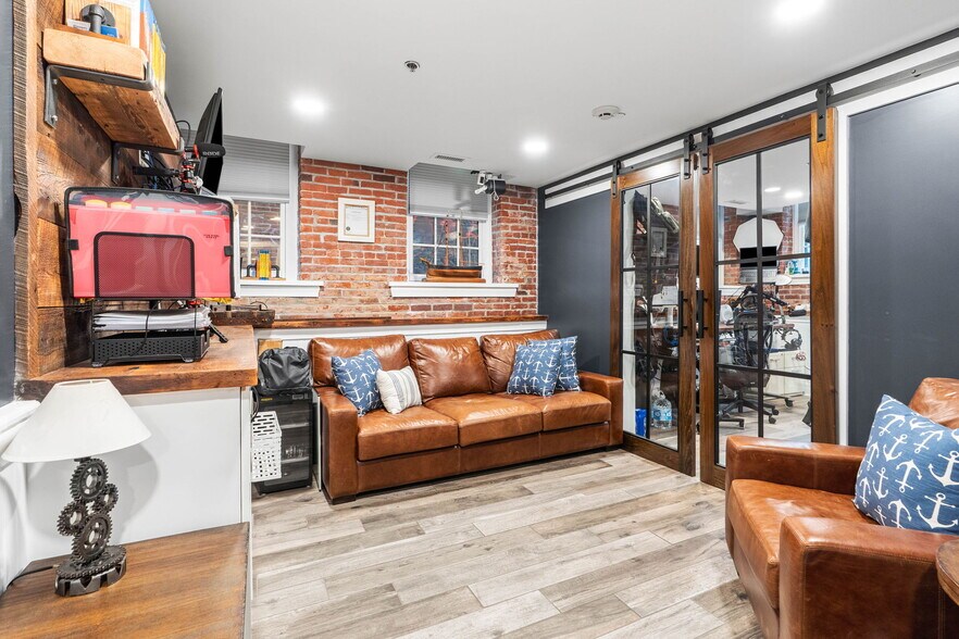 More Photos Of 19-23 Pleasant St, Newburyport Office For Sale
