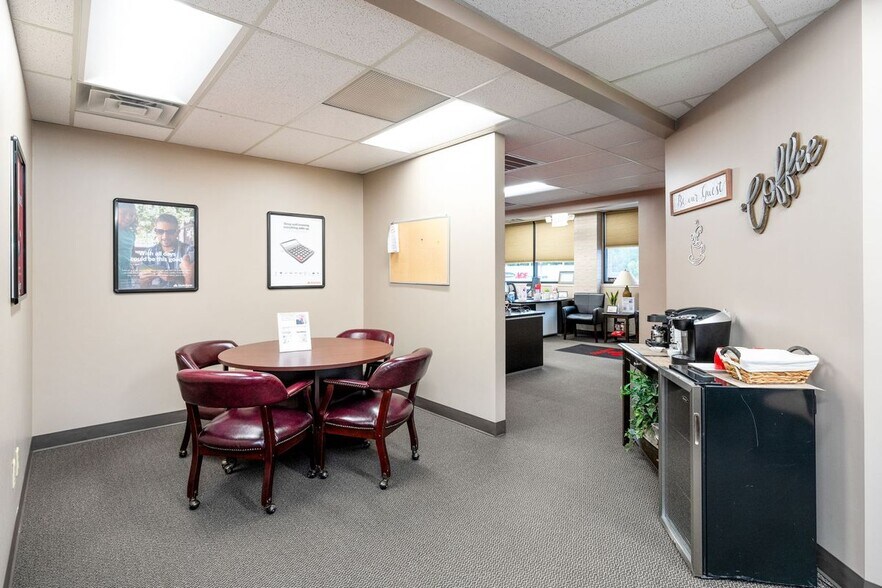 More Photos Of 4209 Shelbyville Rd, Louisville Office For Lease