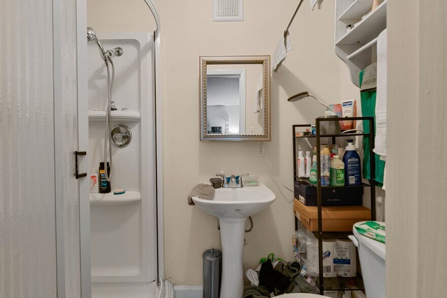 More Photos Of 2024 Saint Paul St, Baltimore Apartments For Sale